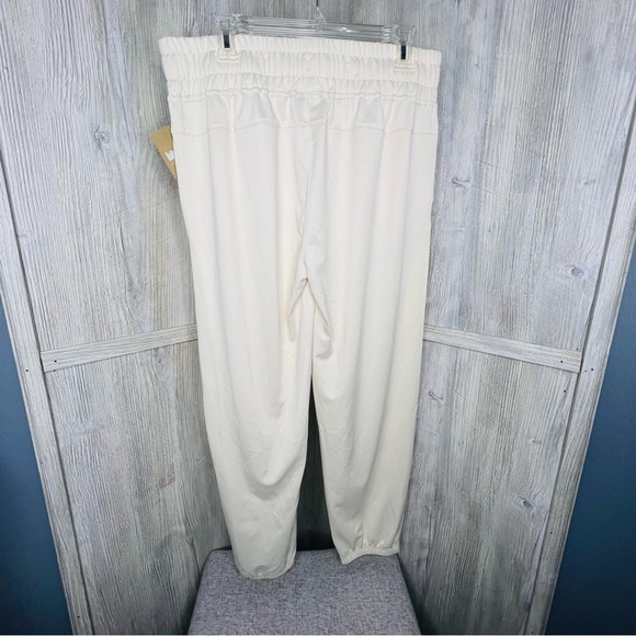 Reebok Lightweight Joggers - Picture 3 of 5